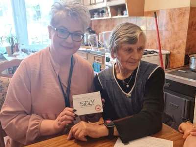 Korpus Wsparcia Seniorów-przekazanie opasek bezpieczeństwa (12)