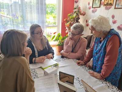 Korpus Wsparcia Seniorów-przekazanie opasek bezpieczeństwa (14)