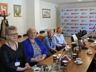 Korpus Wsparcia Seniorów-przekazanie opasek bezpieczeństwa (19)