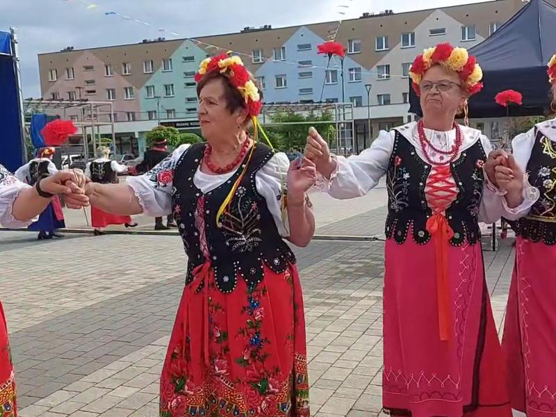 Międzynarodowy Festiwal Folklorystyczny w Bobolicach - polonez
