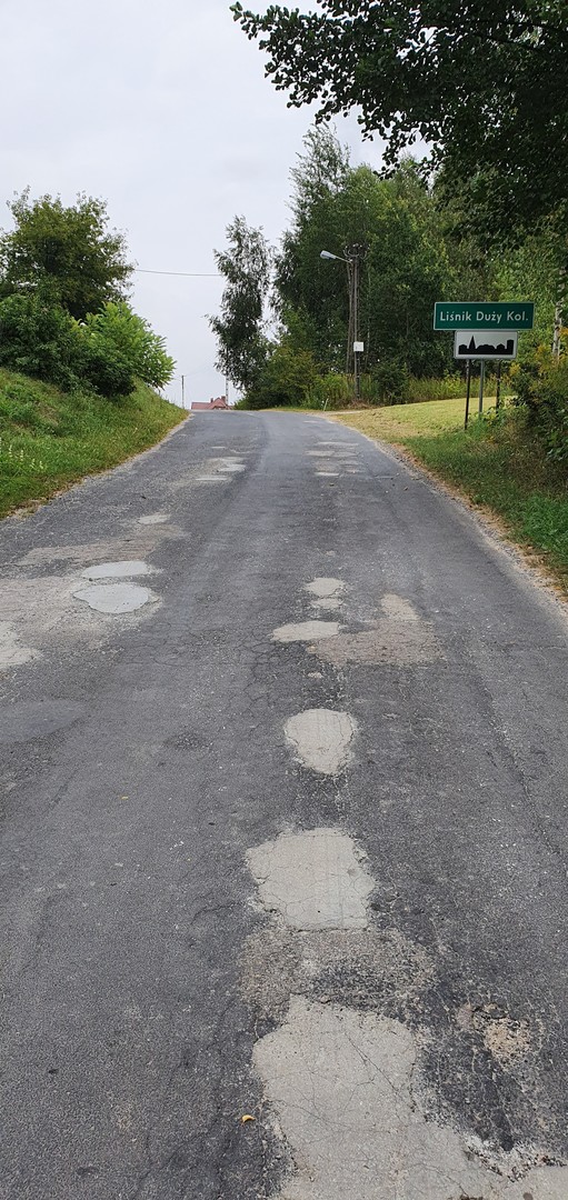 Zdjęcie drogi przed remontem [1908x4032]