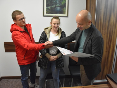 Zdjęcie z powitania nowej mieszkanki Gminy Gościeradów