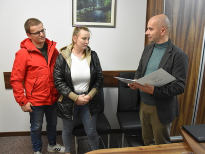Zdjęcie z powitania nowej mieszkanki Gminy Gościeradów