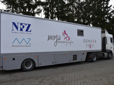 Zdjęcia samochodu, w których zostały przeprowadzone badania mammograficzne