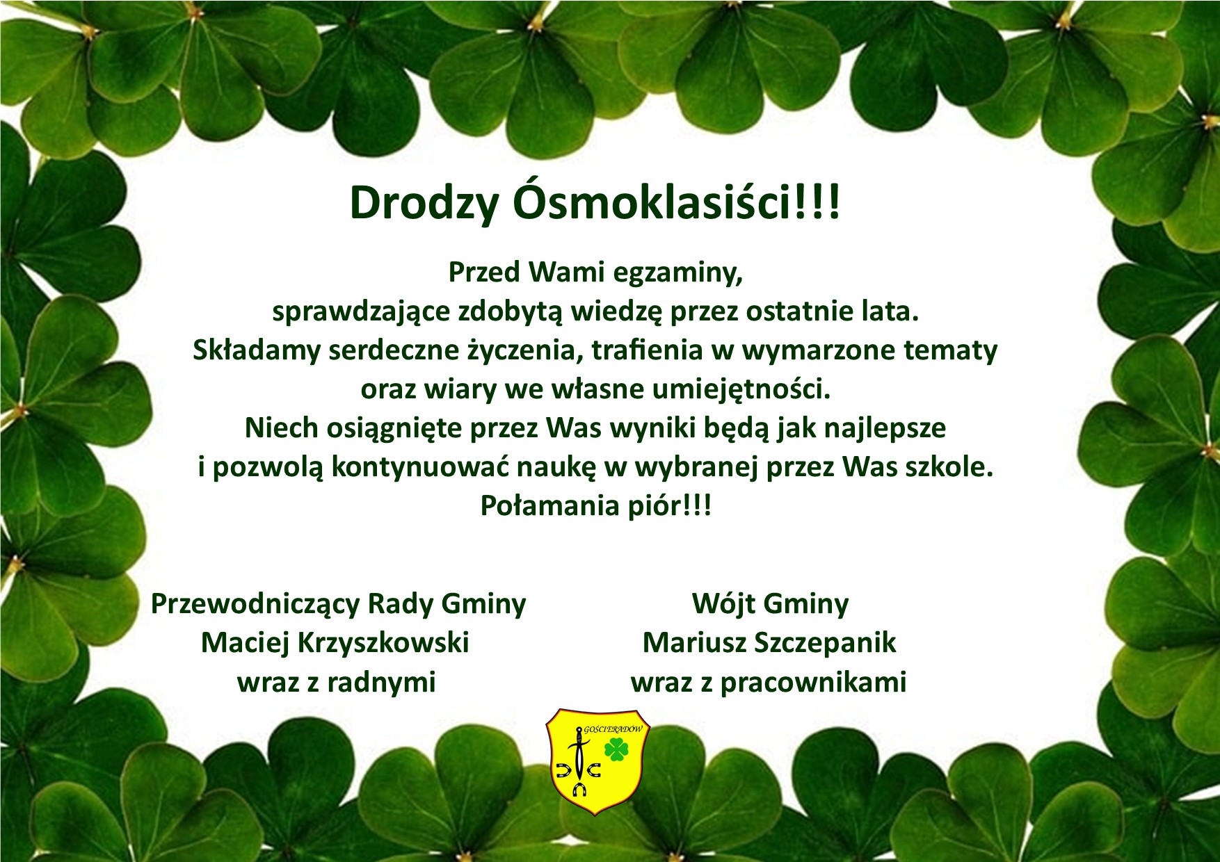 Zdjęcie z koniczynami i życzeniam dla ósmoklasistów