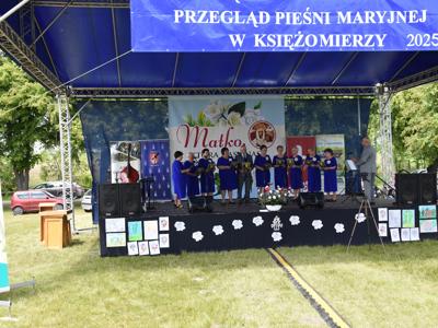 Zdjęcie z XIX Międzydiecezjalnego Przeglądu Pieśni Maryjnej na ,,Polu Zjawienia” w Księżomierzy