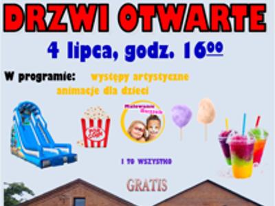 Zdjęcie plakatu z budynkiem GOK-u w Gościeradowie