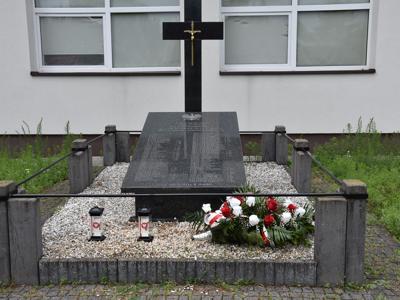 Zdjęcie  przedstawiające pomnik w Wólce Szczeckiej