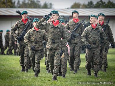 Zdjęcie 18 Brygady Zmotoryzowanej podczas uroczystości podniesienia flagi