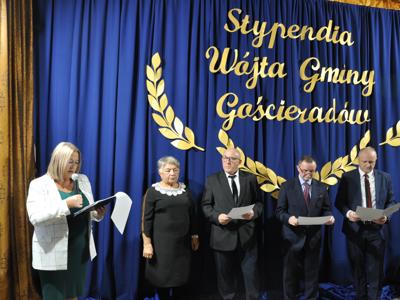 Zdjęcie z uroczystości wręczenia stypendii Wójta Gminy Gościeradów