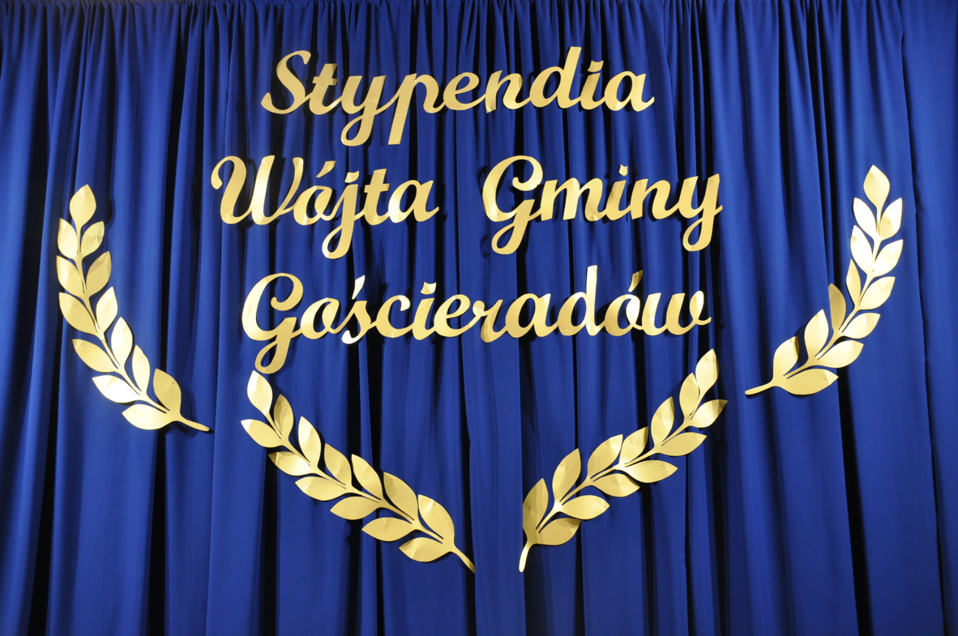 Zdjęcie z uroczystości wręczenia stypendii Wójta Gminy Gościeradów