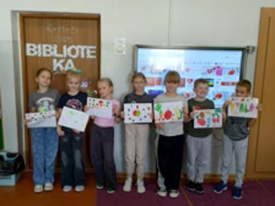 Zdjęcie dzieci w szkole