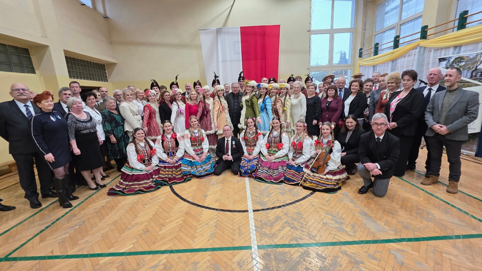 Zdjęcie zaproszonych gości z jubileuszu Stowarzyszenia Przyjaciół Gościeradowa