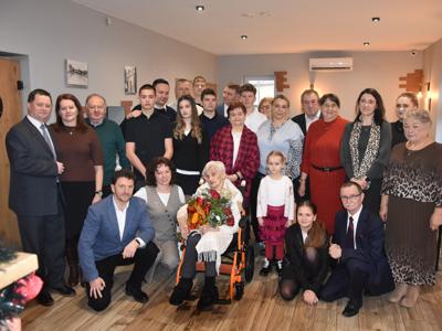 Zdjęcie grupowe przedstawiajace uczestników spotkania