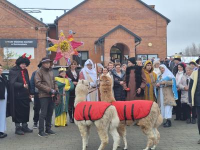Zdjęcie kolędników, władz, radnych i sołtysów gminy Gościeradów