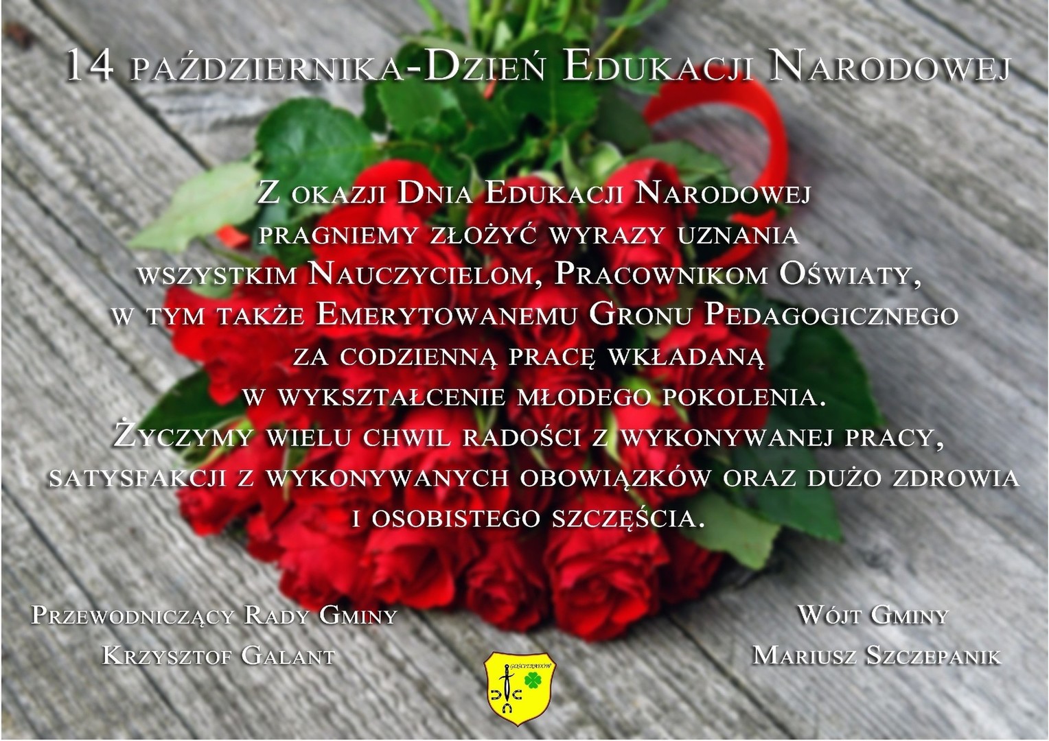 Życzenia na tle czerwonych róż