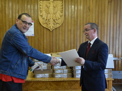 Wręczenie umowy przekazania sprzętu