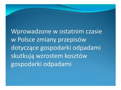 Niebieski slajd ze wskazaniem powodu wzrostu opłat za śmieci