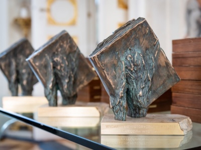 Rzeźby - statuetki