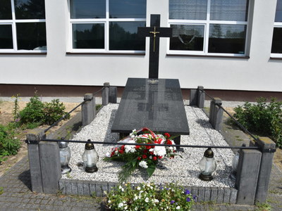 Pomnik pomordowanych mieszkańców wsi Wólka Szczecka