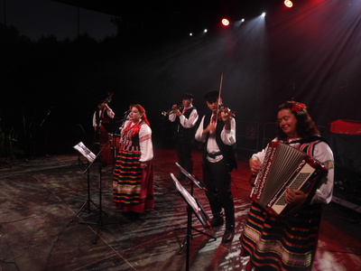 Zdjęcie zespołu Young and Full of Energy