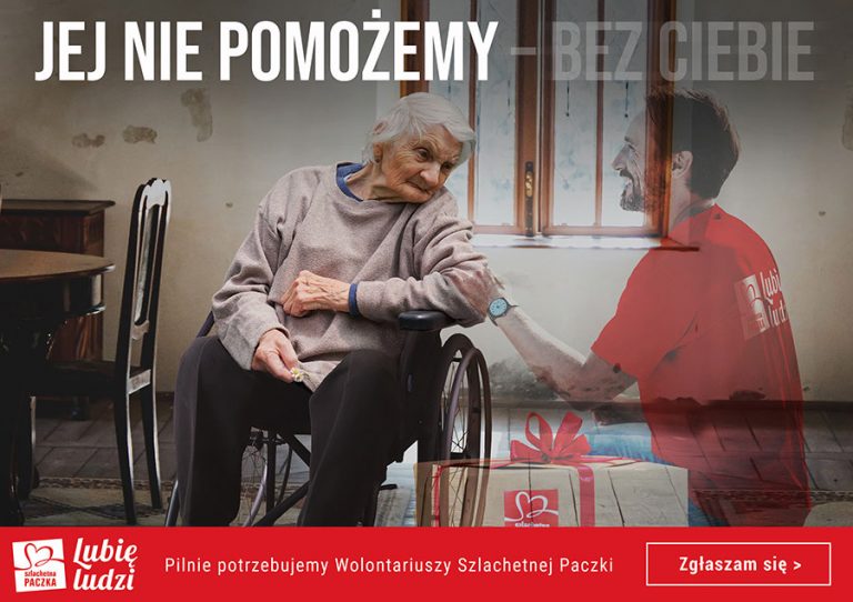 Zdjęcie wolontariusza ze starszą kobietą