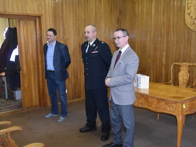 Zdjęcie z wójtem  gminy, prezesem osp Gościeradów i pracownikiem gminy
