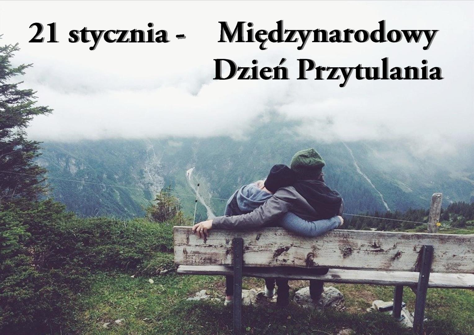 Zdjęcie przytulających się ludzi w górach