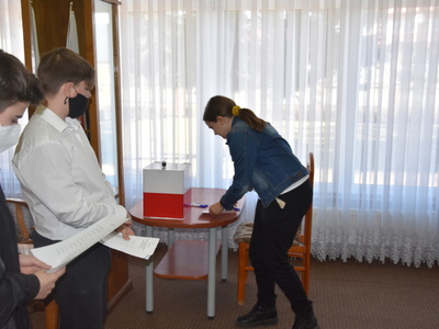 Zdjęcie z II sesji Młodzieżowej Rady Gminy Gościeradów