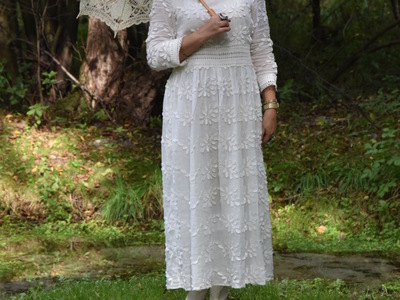 Zdjęcie przedstawiające uczestników w "strojach z epoki"