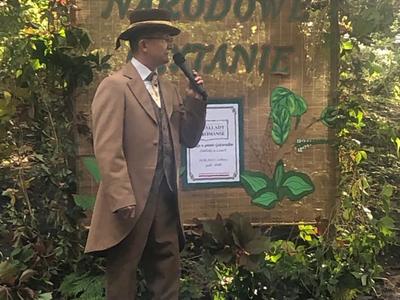 Zdjęcie przedstawiające uczestników w "strojach z epoki"