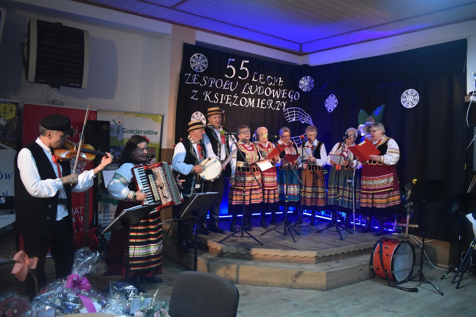 Zdjęcie z jubileuszu 55-lecia Zespołu Ludowego w Księżomierzy