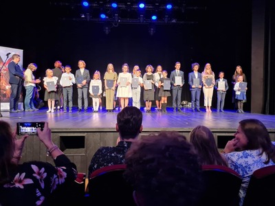 Zdjęcie solistki Marceliny Dominik podczas wręczania nagród