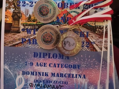 Zdjęcie dyplomu i medali