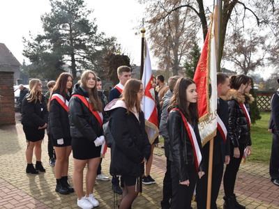 Zdjęcie ze 104 rocznicy odzyskania niepodległości w gminie Gościeradów