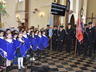 Zdjęcie ze 104 rocznicy odzyskania niepodległości w gminie Gościeradów
