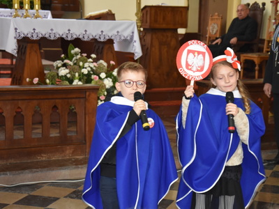 Zdjęcie ze 104 rocznicy odzyskania niepodległości w gminie Gościeradów