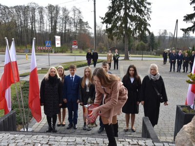 Zdjęcie ze 104 rocznicy odzyskania niepodległości w gminie Gościeradów