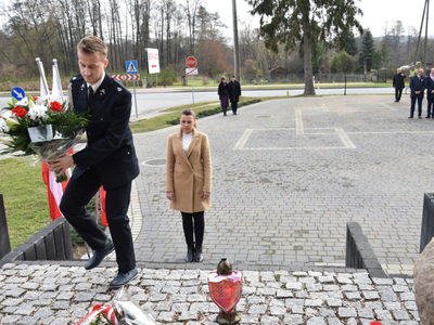 Zdjęcie ze 104 rocznicy odzyskania niepodległości w gminie Gościeradów