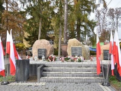 Zdjęcie ze 104 rocznicy odzyskania niepodległości w gminie Gościeradów