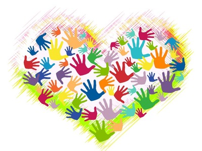 Zdjęcie z dłońmi w kształcie serca