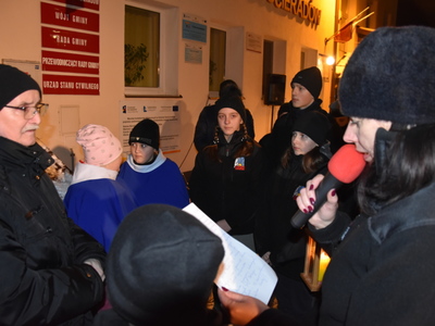 Zdjęcie z przekazanie Betlejemskiego Światełka Pokoju w Gościeradowie