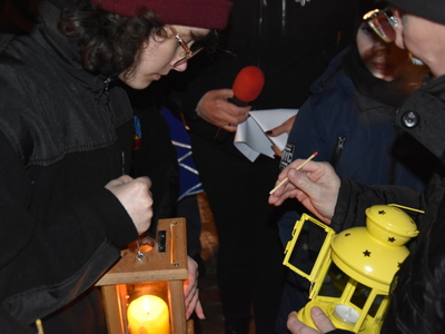 Zdjęcie z przekazanie Betlejemskiego Światełka Pokoju w Gościeradowie