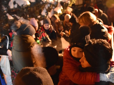 Zdjęcie z przekazanie Betlejemskiego Światełka Pokoju w Gościeradowie
