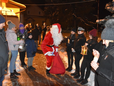 Zdjęcie z przekazanie Betlejemskiego Światełka Pokoju w Gościeradowie