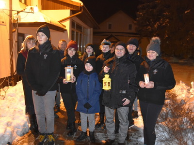 Zdjęcie z przekazanie Betlejemskiego Światełka Pokoju w Gościeradowie