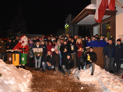 Zdjęcie z przekazanie Betlejemskiego Światełka Pokoju w Gościeradowie