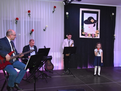 Zdjęcie z koncertu z okazji Dnia Kobiet w Gościeradowie