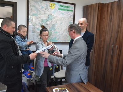 Zdjęcie ze spotkania z nowo narodzonym mieszkańcem gminy Gościeradów