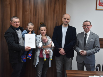 Zdjęcie ze spotkania z nowo narodzonym mieszkańcem gminy Gościeradów